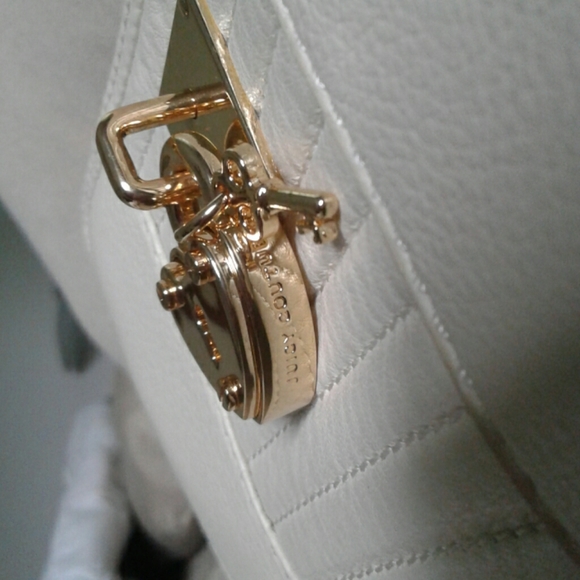 Zip Wallet - Picture 4 of 8